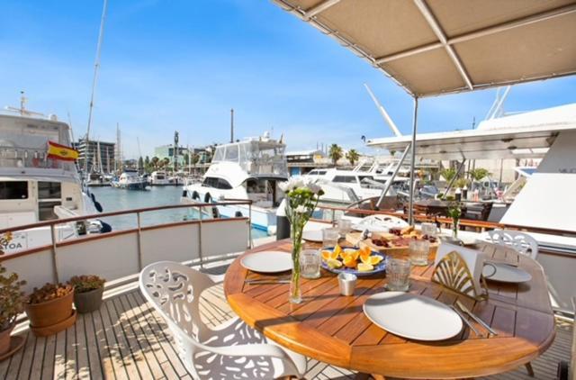Charming Boat In Barcelona - Perfect Getaway Hotel Sant Adria de Besos Ngoại thất bức ảnh