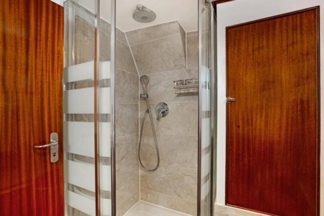 Charming Boat In Barcelona - Perfect Getaway Hotel Sant Adria de Besos Ngoại thất bức ảnh
