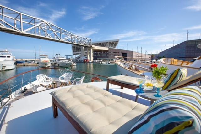 Charming Boat In Barcelona - Perfect Getaway Hotel Sant Adria de Besos Ngoại thất bức ảnh