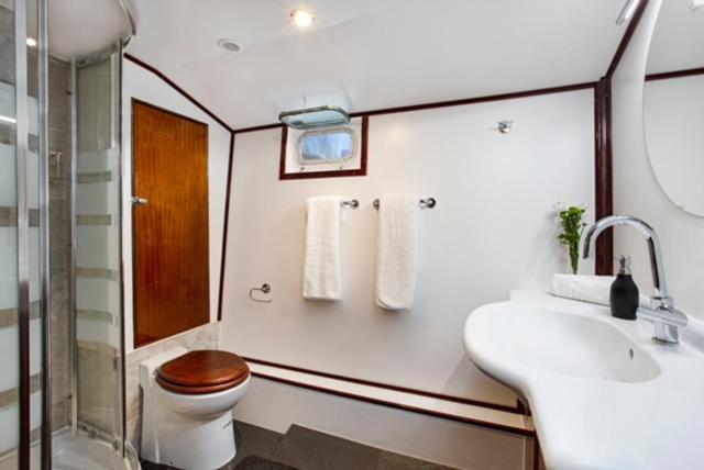 Charming Boat In Barcelona - Perfect Getaway Hotel Sant Adria de Besos Ngoại thất bức ảnh