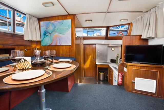 Charming Boat In Barcelona - Perfect Getaway Hotel Sant Adria de Besos Ngoại thất bức ảnh