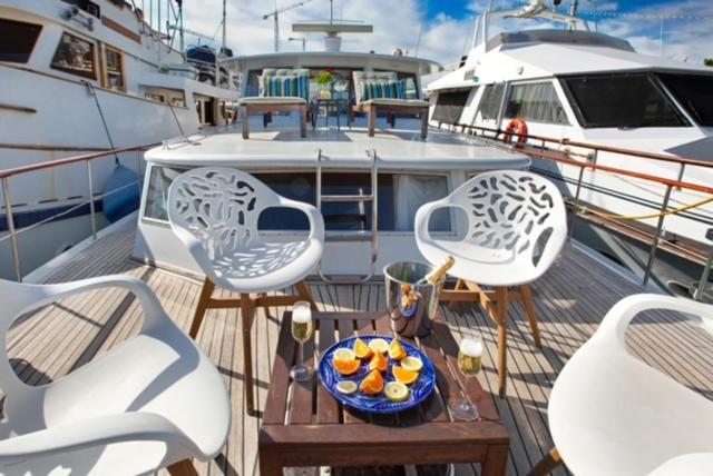 Charming Boat In Barcelona - Perfect Getaway Hotel Sant Adria de Besos Ngoại thất bức ảnh