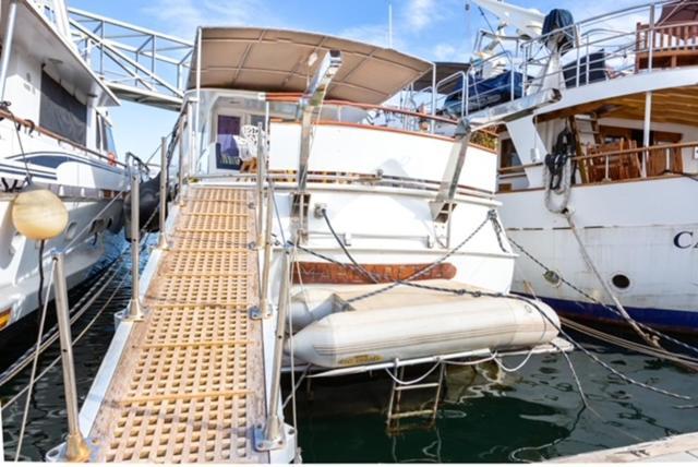 Charming Boat In Barcelona - Perfect Getaway Hotel Sant Adria de Besos Ngoại thất bức ảnh