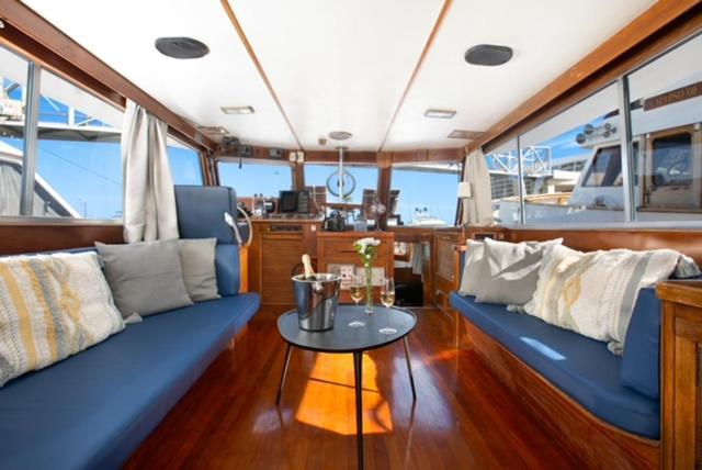 Charming Boat In Barcelona - Perfect Getaway Hotel Sant Adria de Besos Ngoại thất bức ảnh