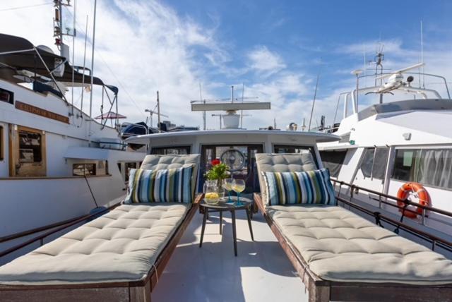 Charming Boat In Barcelona - Perfect Getaway Hotel Sant Adria de Besos Ngoại thất bức ảnh