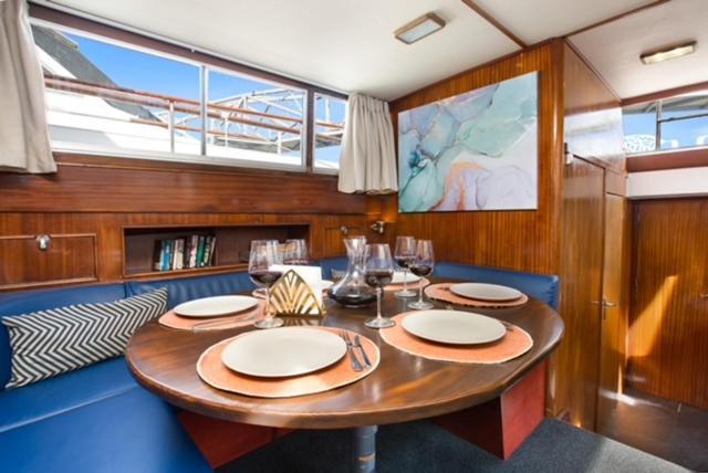Charming Boat In Barcelona - Perfect Getaway Hotel Sant Adria de Besos Ngoại thất bức ảnh