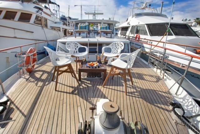 Charming Boat In Barcelona - Perfect Getaway Hotel Sant Adria de Besos Ngoại thất bức ảnh