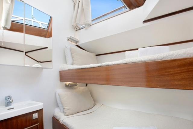 Charming Boat In Barcelona - Perfect Getaway Hotel Sant Adria de Besos Ngoại thất bức ảnh