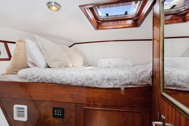 Charming Boat In Barcelona - Perfect Getaway Hotel Sant Adria de Besos Ngoại thất bức ảnh