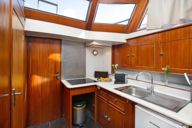 Charming Boat In Barcelona - Perfect Getaway Hotel Sant Adria de Besos Ngoại thất bức ảnh